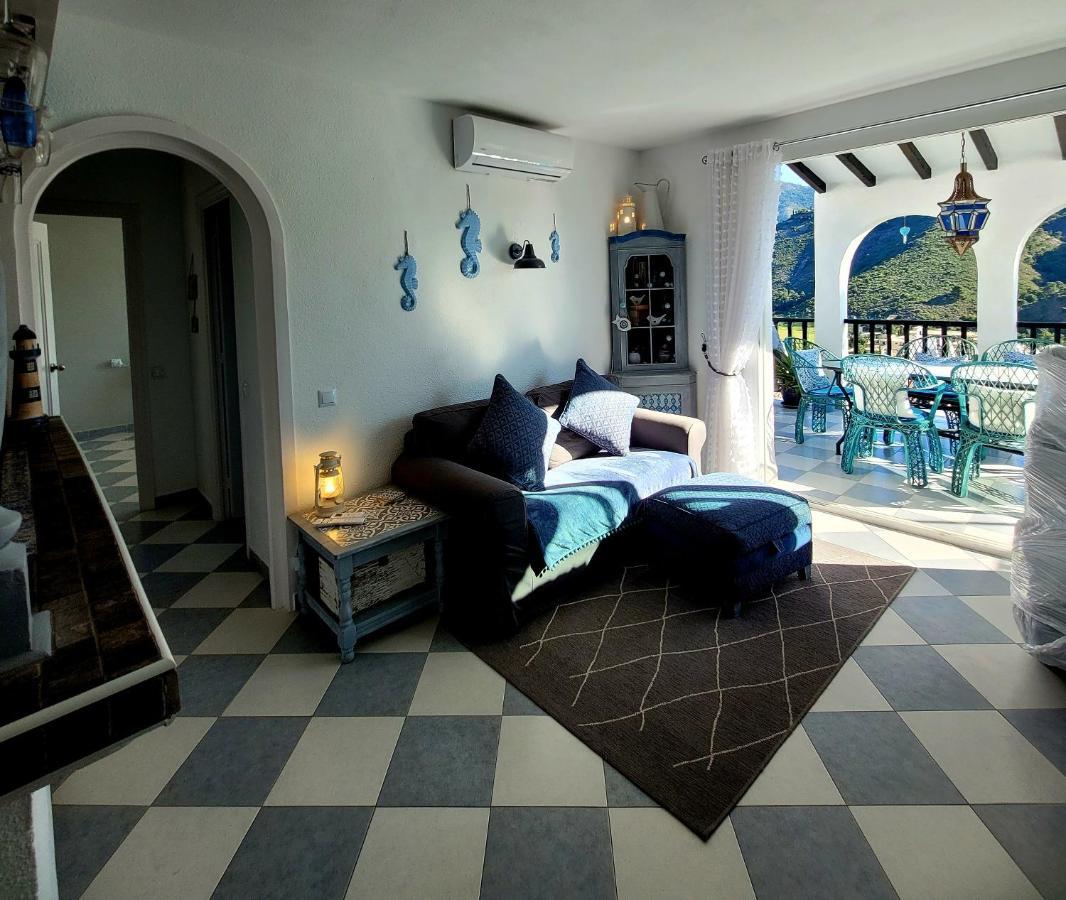 Benahavis Village Penthouse Apartment, 2 Bedrooms, Stunning Views, Swimming Pool !! Bagian luar foto